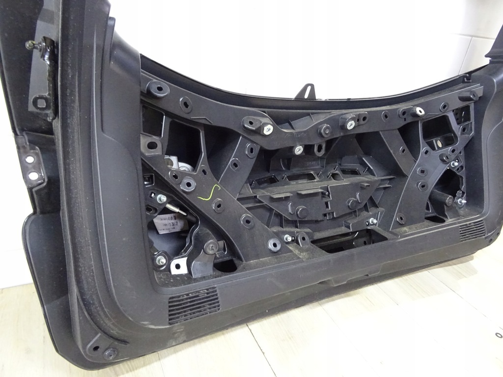 фото №14, Toyota corolla kombi e21 задняя крышка багажника