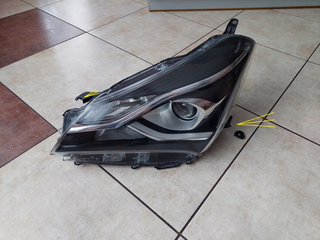 фото №1, Лампа левая - линза - toyota yaris iii - lift - 17-20