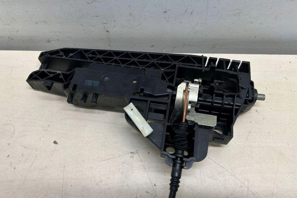 фото №9, Замок задних правых дверь audi a8 d2 4d2, 4d8 4h0839016d 3.0l дизель