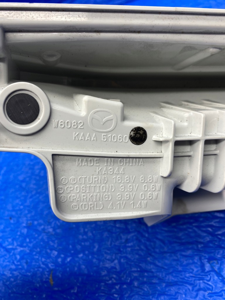 Led протитуманна фара mazda cx60 w6082 kaaa 51060 Оригінал