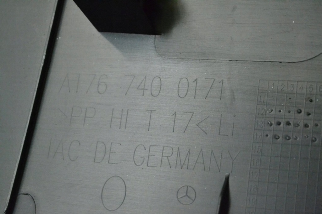 фото №5, Mercedes a45 amg задня кришка багажника молдинг ліва w176 2014 rhd