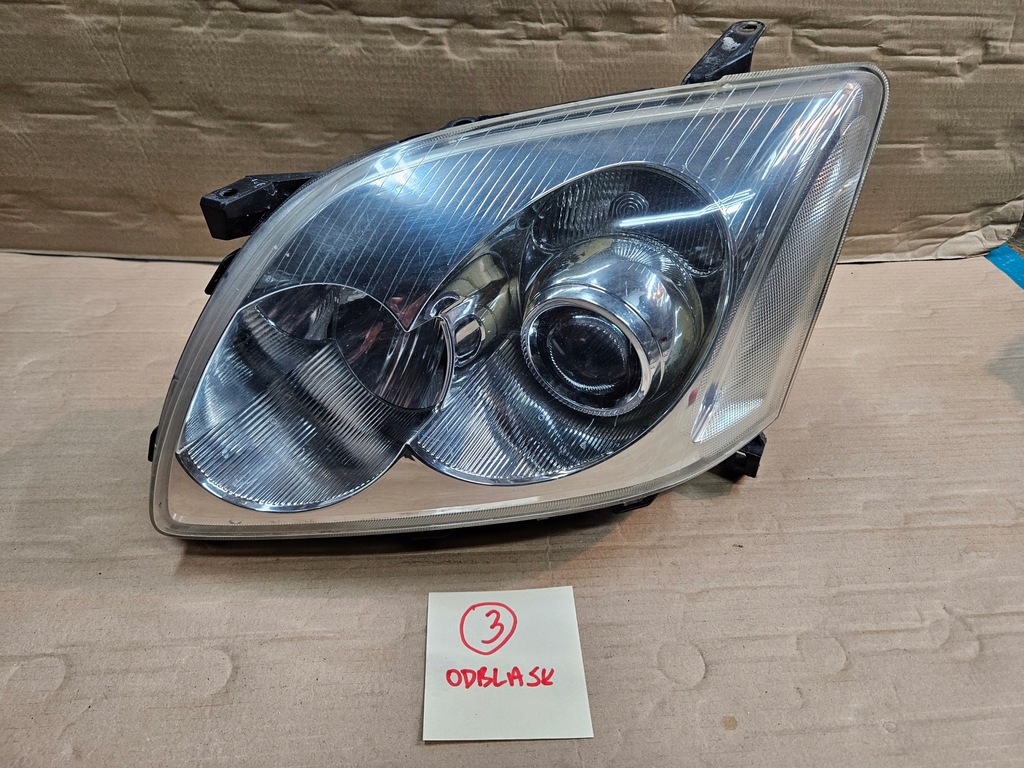 фото №1, Toyota avensis t25 03-06 лампа перед левый