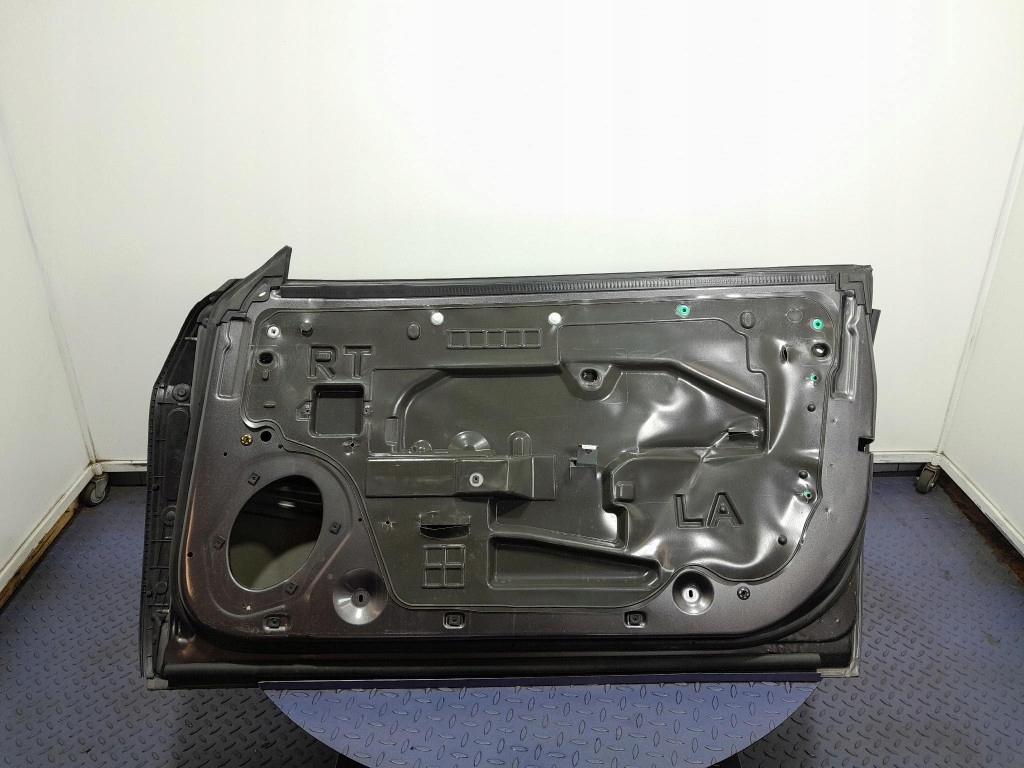 Купить Dodge challenger 3 рестайлинг  дверь перед левая pau