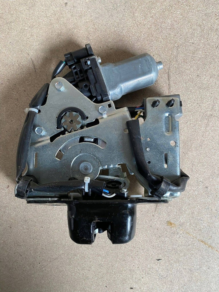 Замок крышки багажника dodge durango 4589656ab в Украине