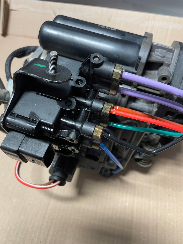 фото №1, Audi q7 4m компрессор подвеска 4m0616005j