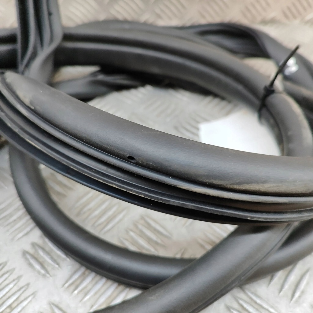 фото №7, Kia ev6 2023 правая сторона прокладка дверь передних