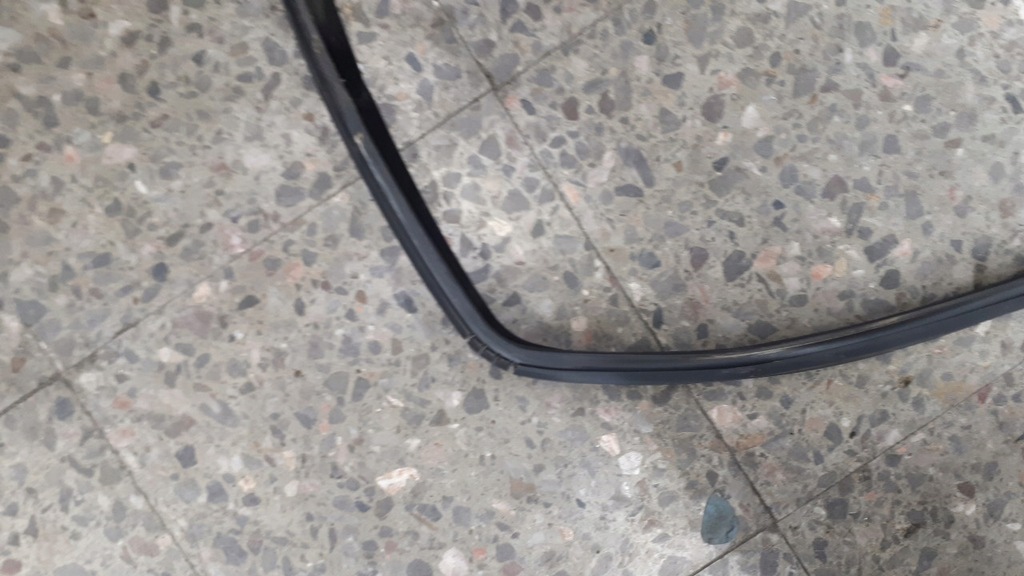 фото №11, Прокладка стекло правый перед mercedes w203 kombi