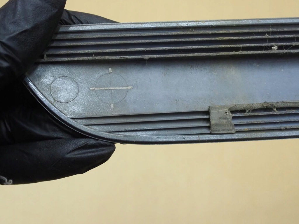 Молдинг двері лівий задній 39987038 volvo v50 1 07-12r Зі Шроту