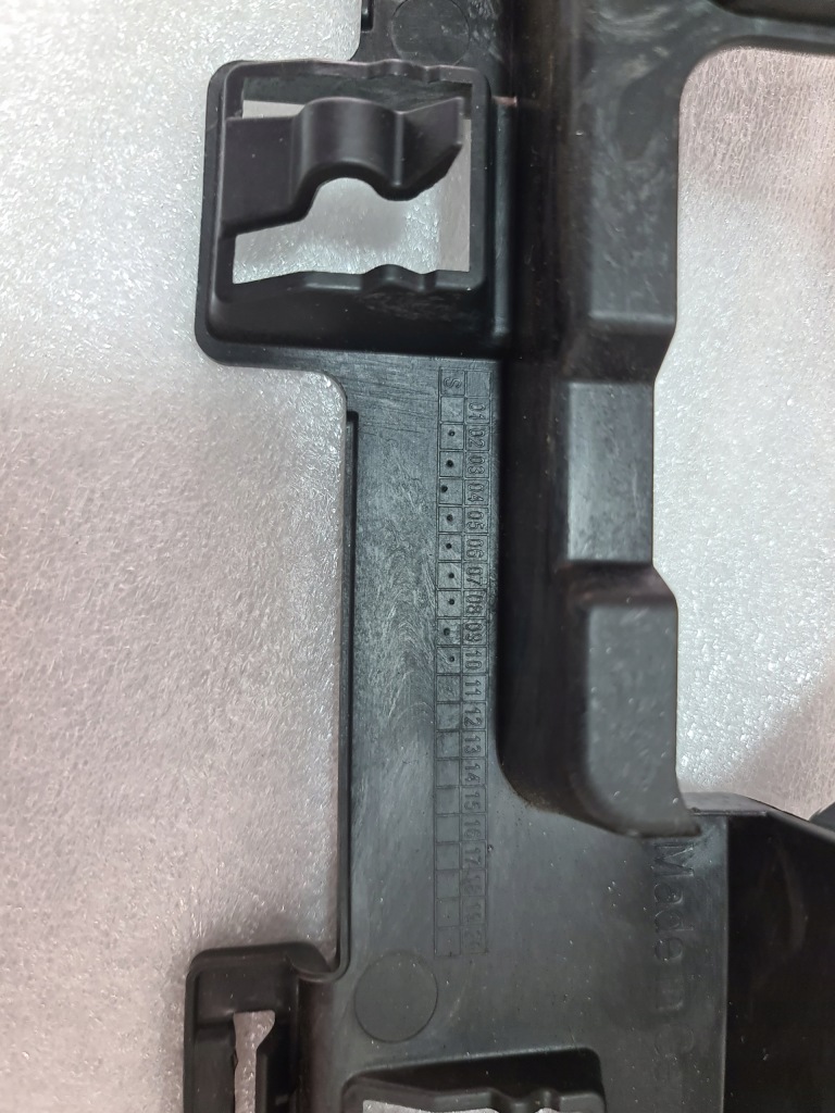 Audi q2 81a напрямна кронштейн бампера заднього задня 81a807385a Доставка