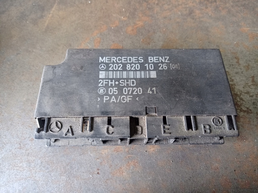 фото №1, Mercedes w202 w124 - модуль комфорта 2028201026