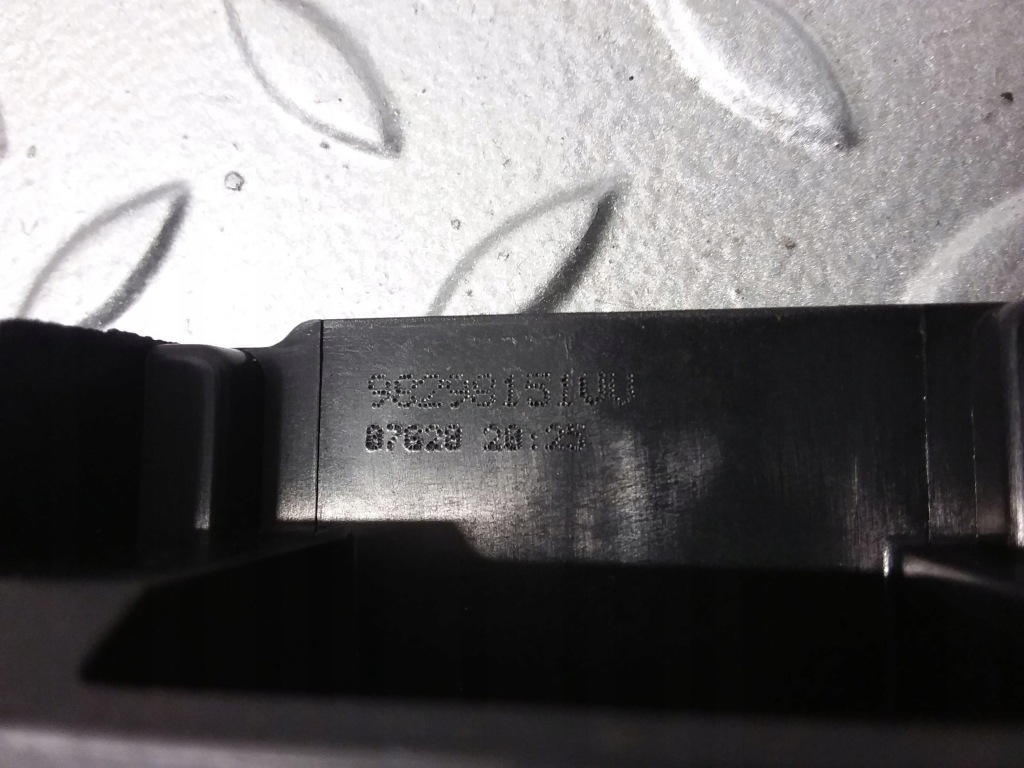 Ручка кришки багажника задній сторона права citroen c5 aircross 98298151vv в Україні