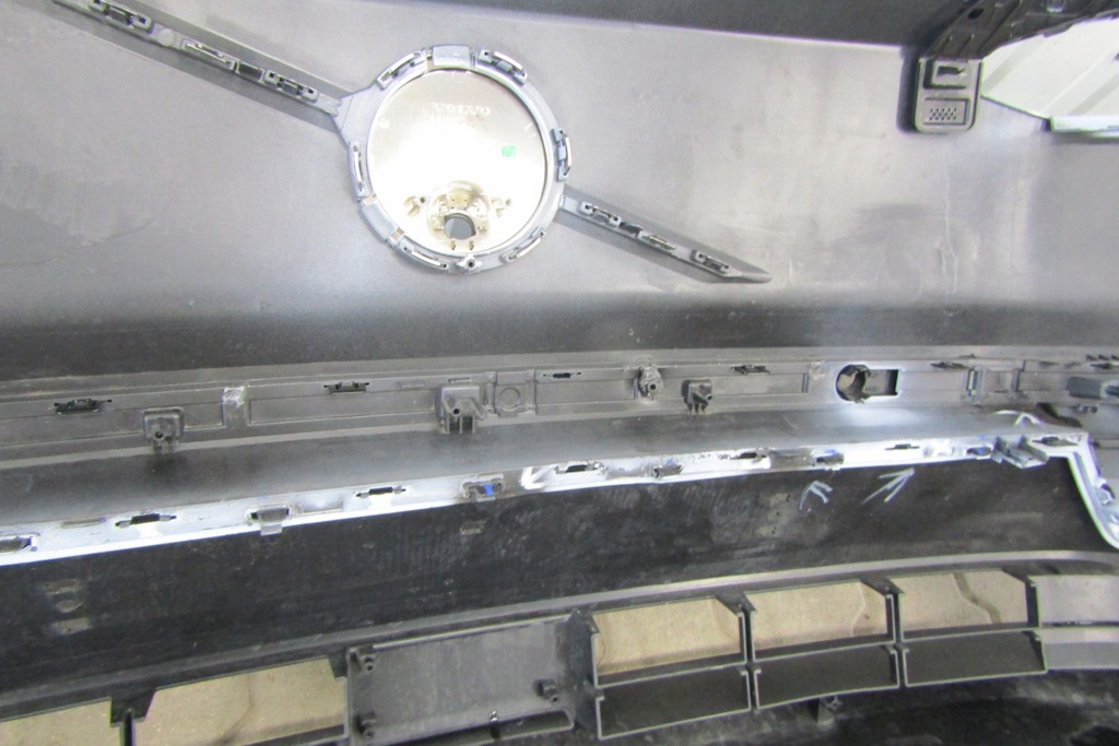 фото №16, Бампер перед передній volvo ex30 ex 30 23- logo