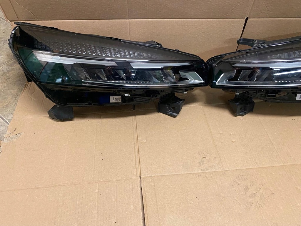 фото №1, Лампа передня права renault clio v 260103507r 2024 rok