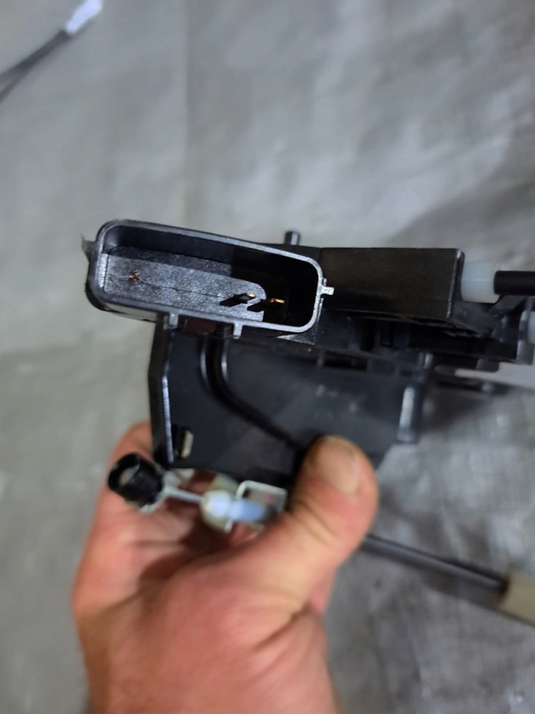 фото №1, Nissan leaf ii замок дверь задняя левый 2 контакты