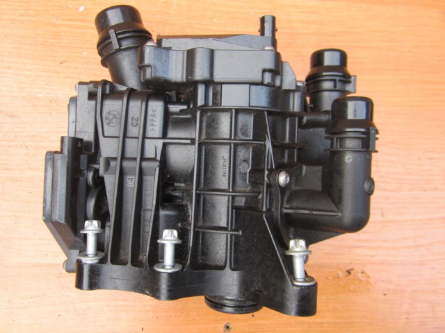 Термостат корпус 8642560 bmw g20 g30 g01 2.0 i бензин Недорого