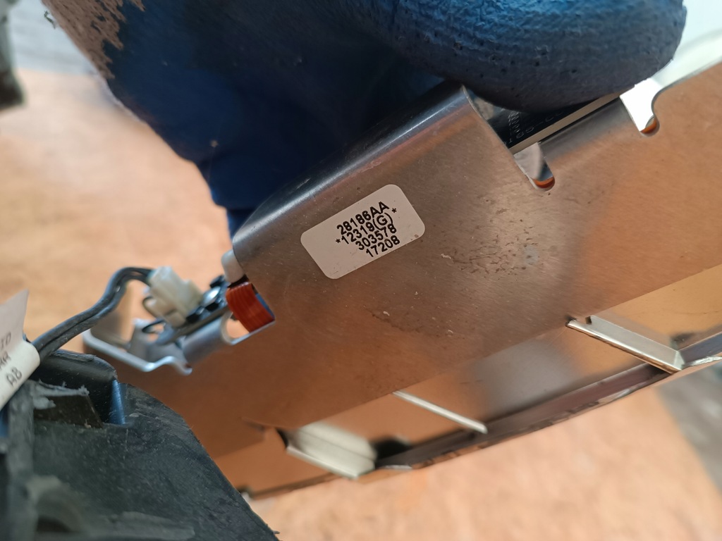 фото №11, Лінза лампи правий перед 68280815aa dodge durango ксенон