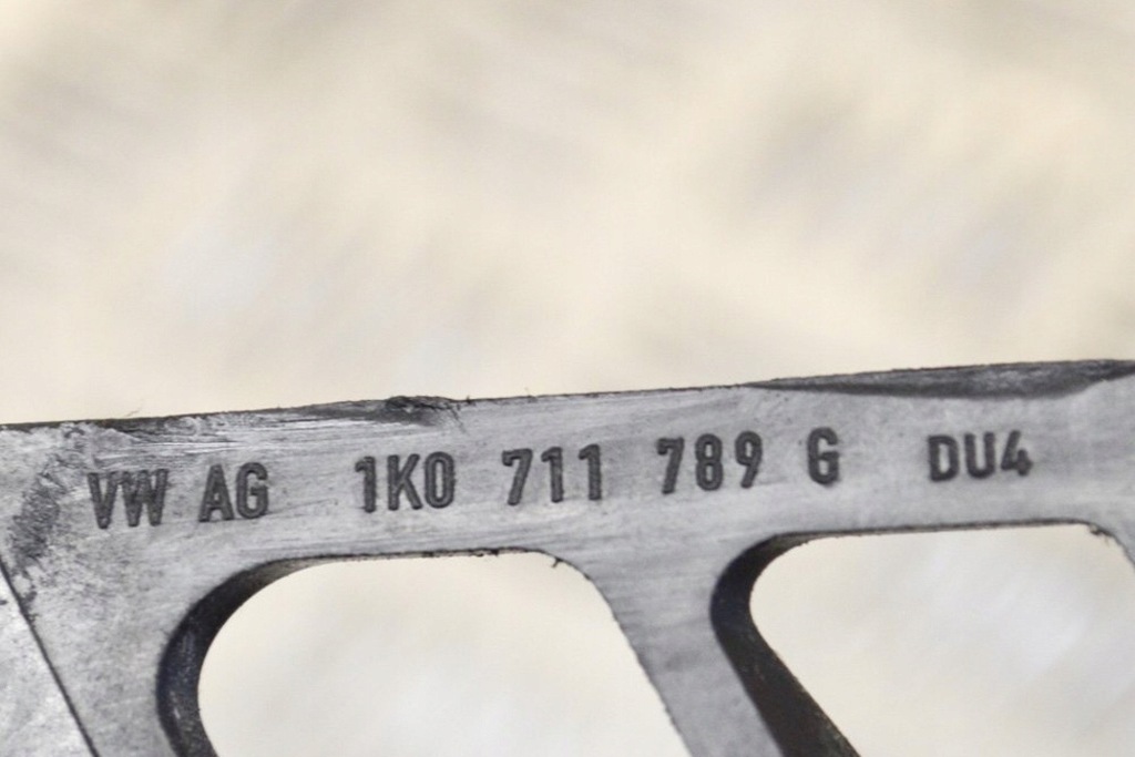 фото №6, Skoda yeti 5l 2.0 tdi механічна трос перемикання передач кронштейн кріпильний 1k071178