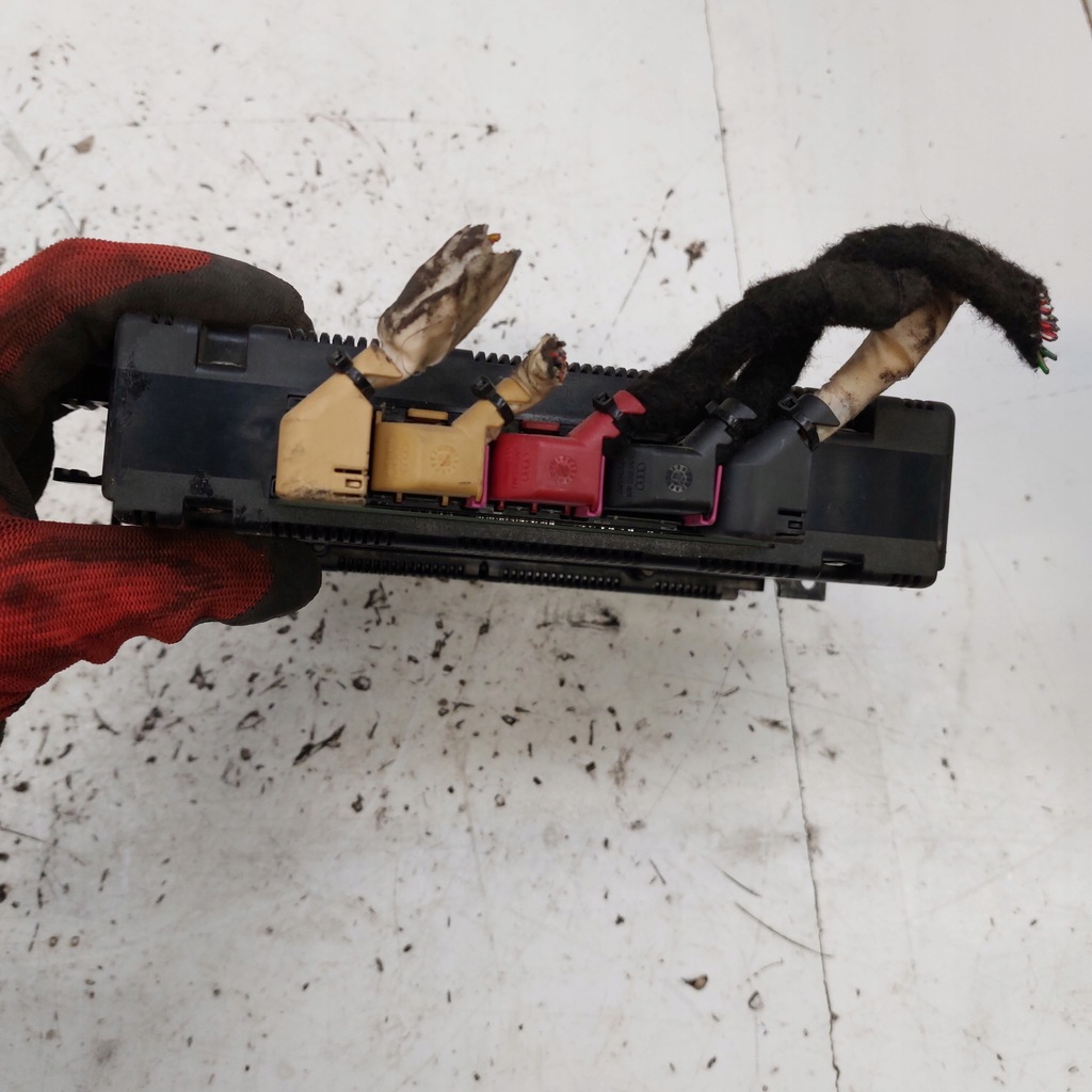 фото №10, Audi a8 d2 панель обдув кондиціонера 4d0820043c 5hb007155 hella