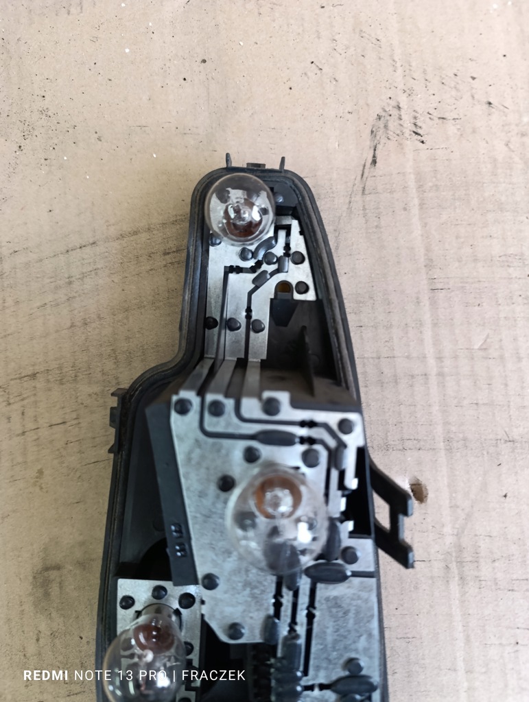 фото №12, Вкладыш лампы задняя колодка левый peugeot 308 kombi sw