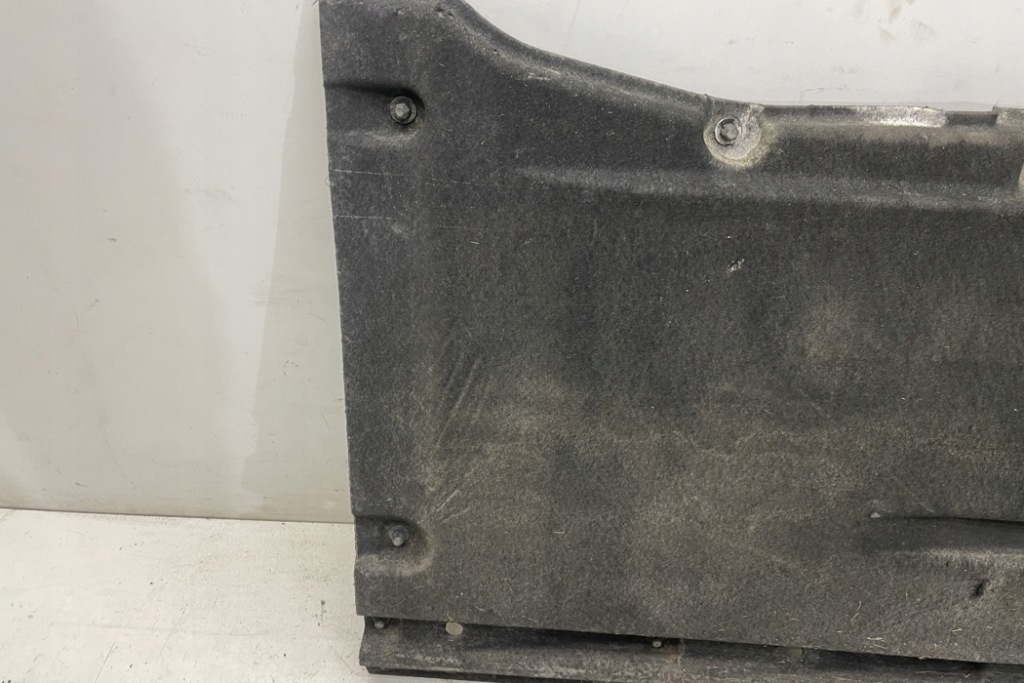 Левая накладка подвеска audi a4 8w2, b9 8w0825207 2.0l дизель 110kw 2015 в Украине