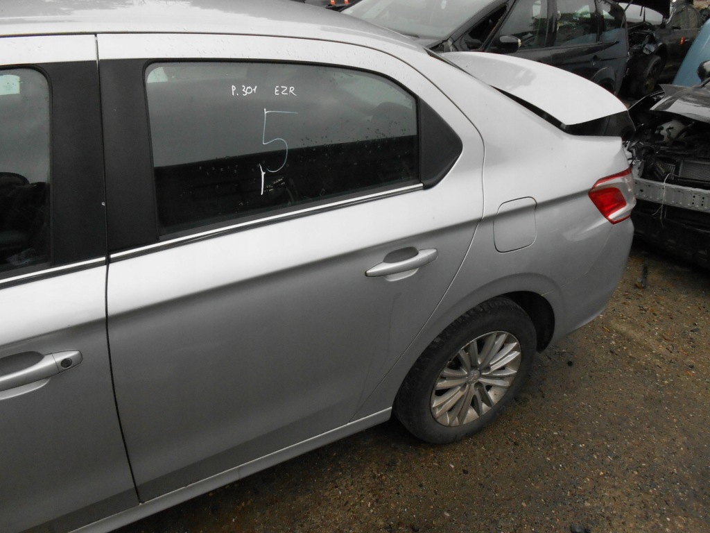Купить Peugeot 301 дверь левая задние код лакокрасочного покрытия ezr