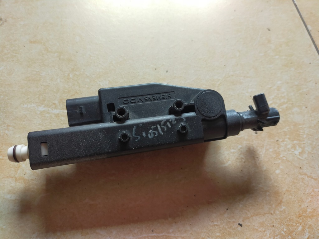 фото №1, Volvo s80 v70 xc70 омыватель фара lh rh 07-