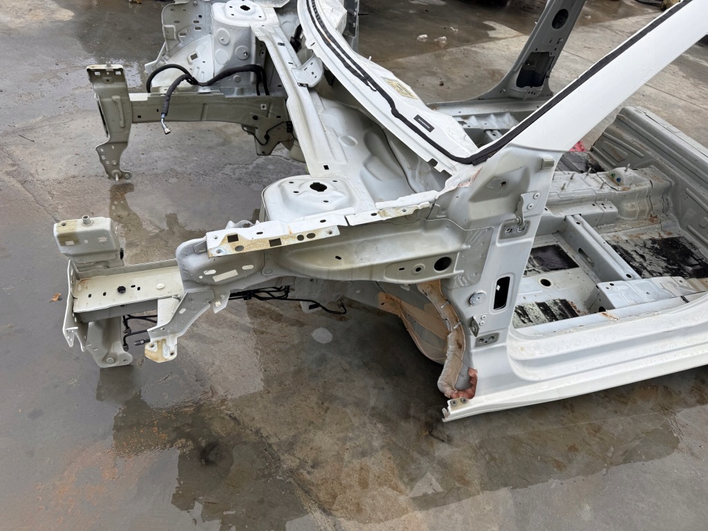 фото №1, Peugeot 208 ii lift 24r четверть перед передняя левая kalisz wlkp подкрылок