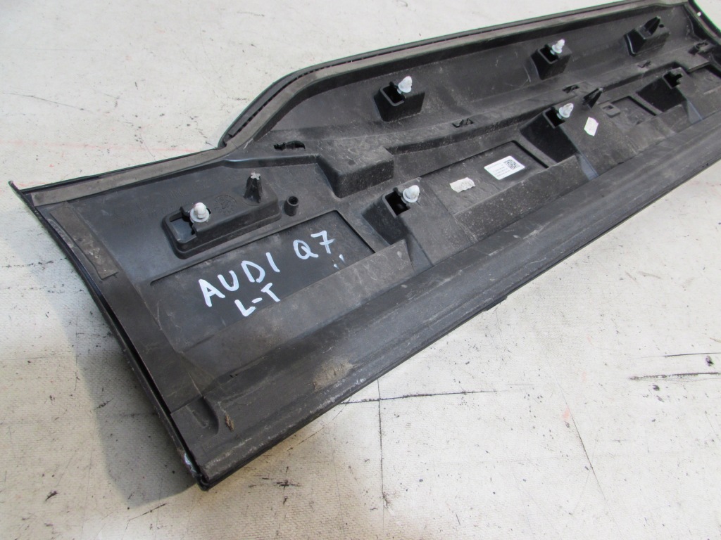 Молдинг дверь левая задний  audi q7 Киев