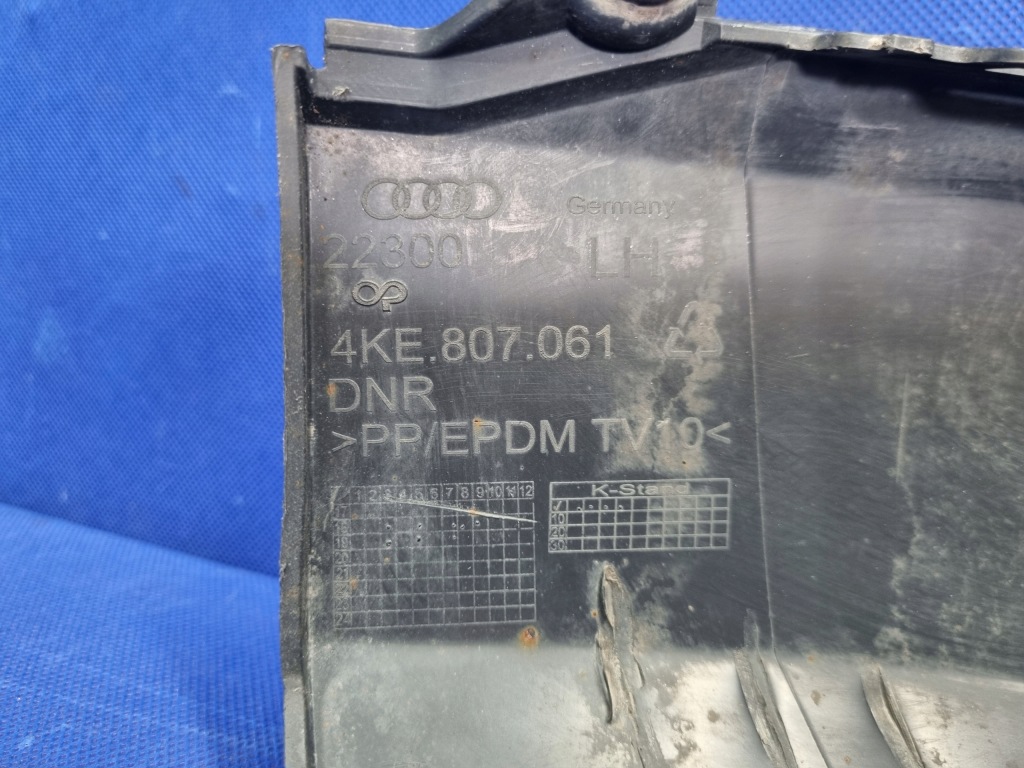 фото №8, Audi e-tron лівий накладка-спойлер бампера передній оригінал 4ke807061