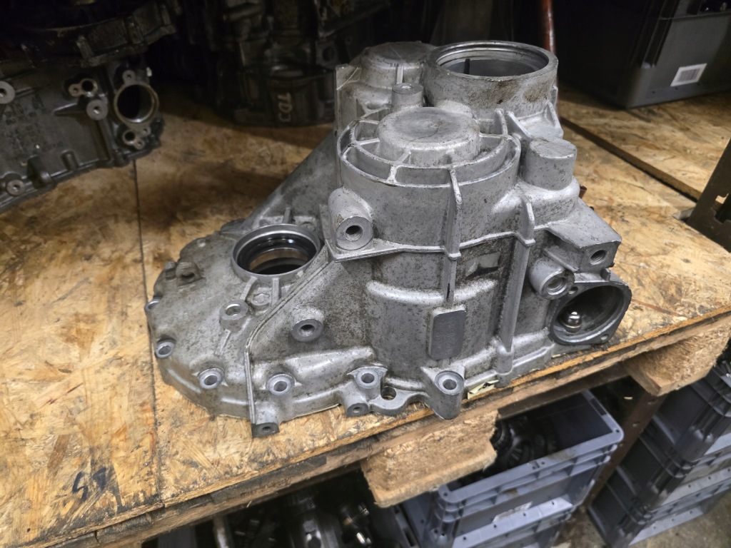 фото №1, Корпус коробки передач 02q301103l