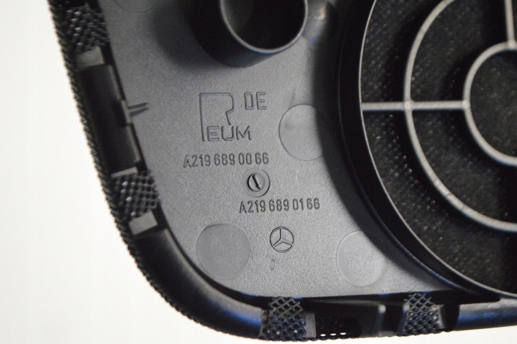 фото №5, Mercedes c219 cls350 2005 rhd защита динамика панель