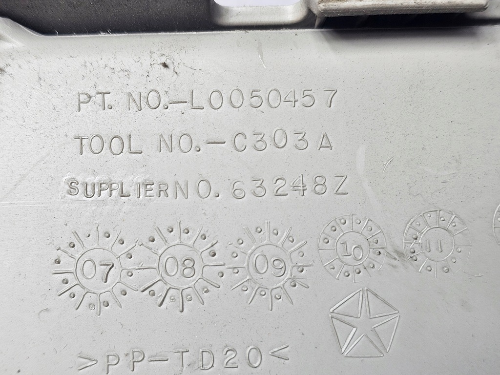 фото №9, Chrysler town country 10-20 бардачок панели l0050457 usa