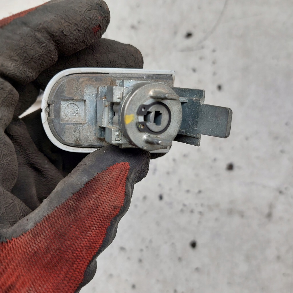 фото №15, Ford kuga i 1 ручка левая перед замок + ключ