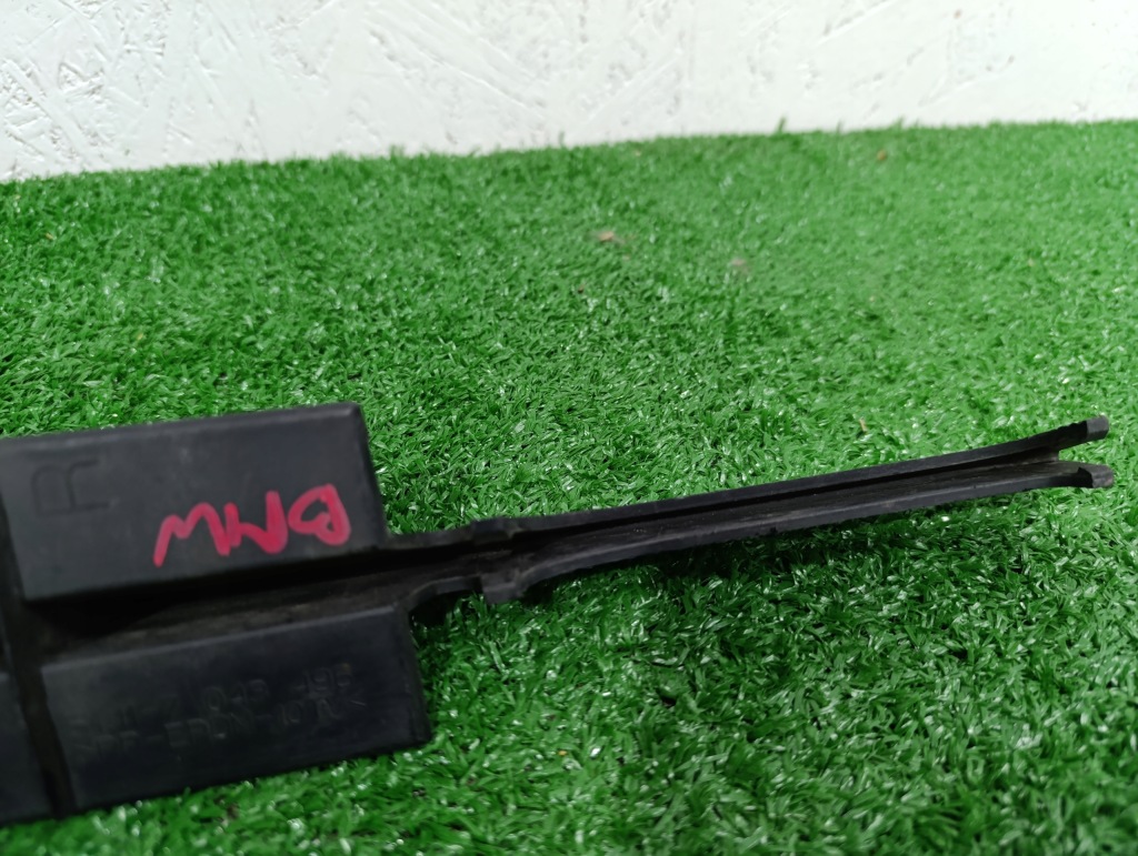 Bmw 3 e46 молдинг решітка бампера правий перед передня права в Україні