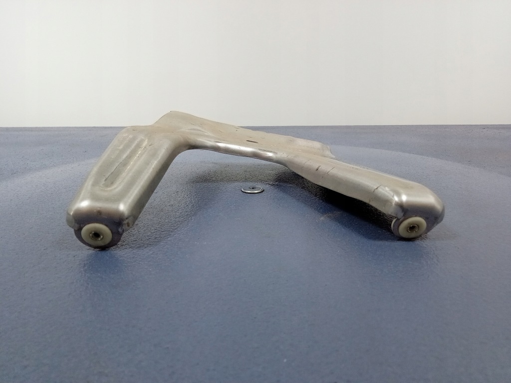 фото №5, Bmw 1 f40 кронштейн защита подвеска правый задняя