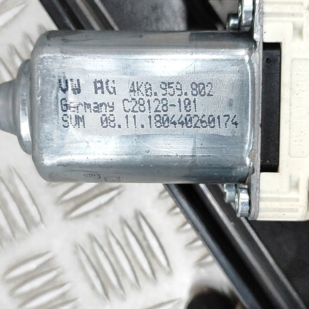 фото №8, Audi e-tron 2019 перед сторона правая электрический подъемник стекло дверь