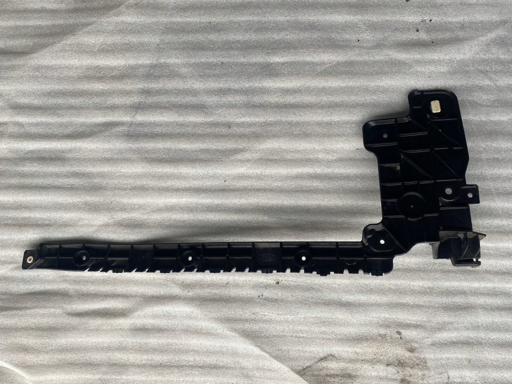 Купить Ford transit mk8 рестайлинг  направляющая бампера задний  правый