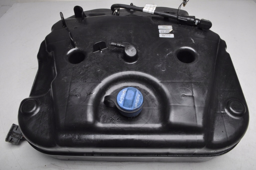 фото №1, Mercedes w172 r172 2.2 бак adblue a1724700701