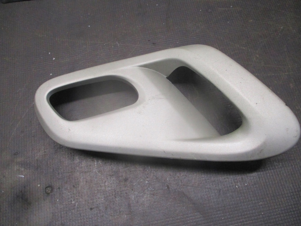 Накладка ручка правый  перед peugeot partner 3 tepee 12-15r 9683306677 в Украине