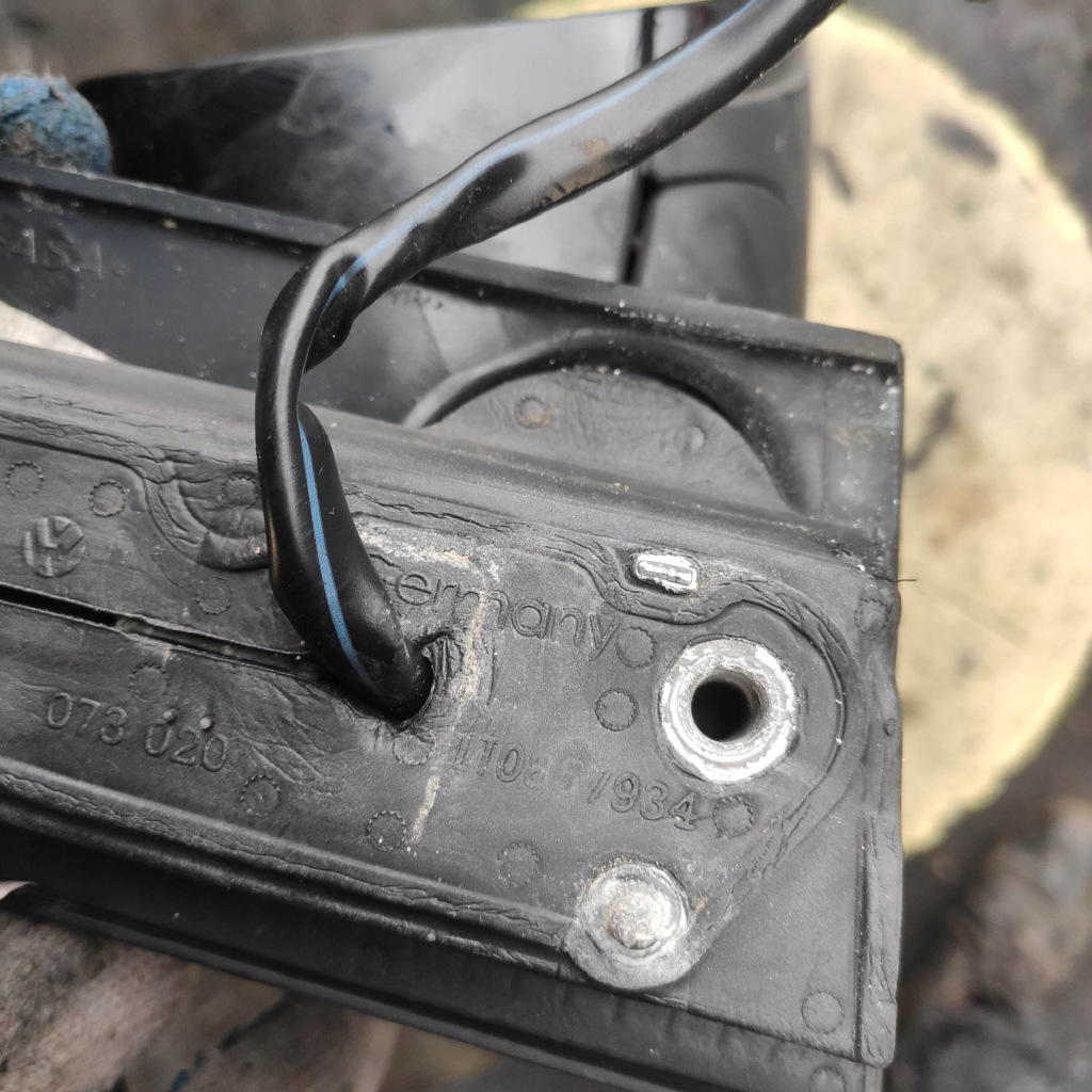 Дзеркало корпус праве vw touran fl 2006r lc9x Київ