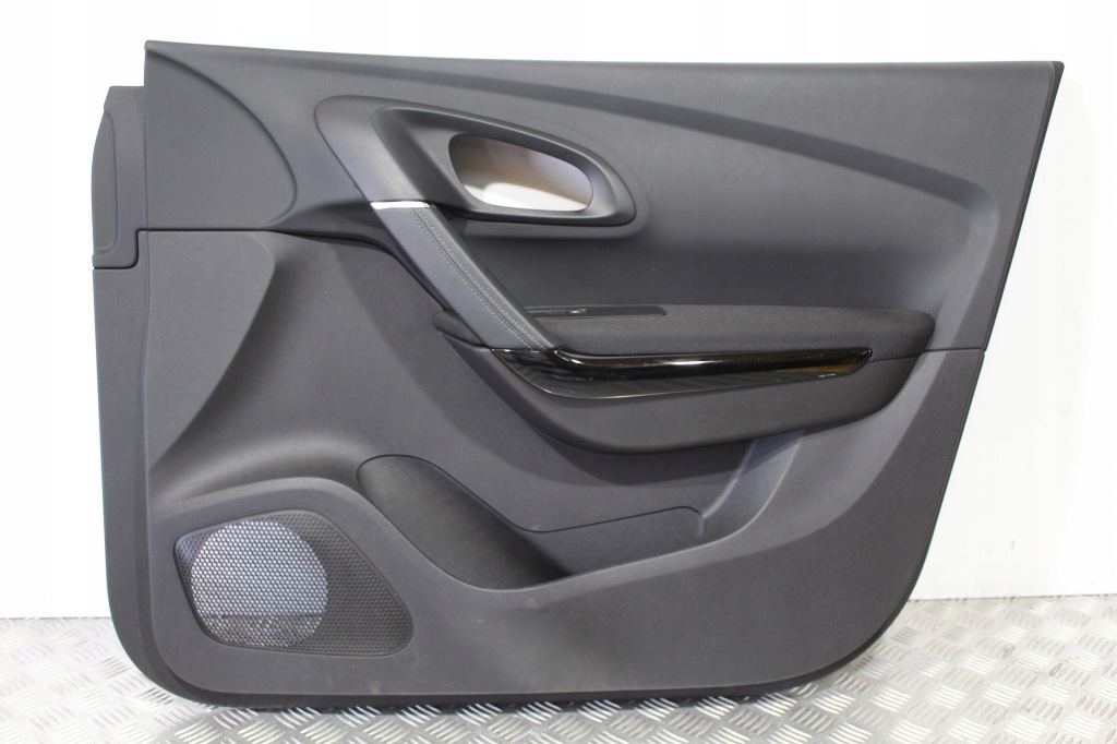 фото №1, Обшивка дверь правый перед kadjar lift