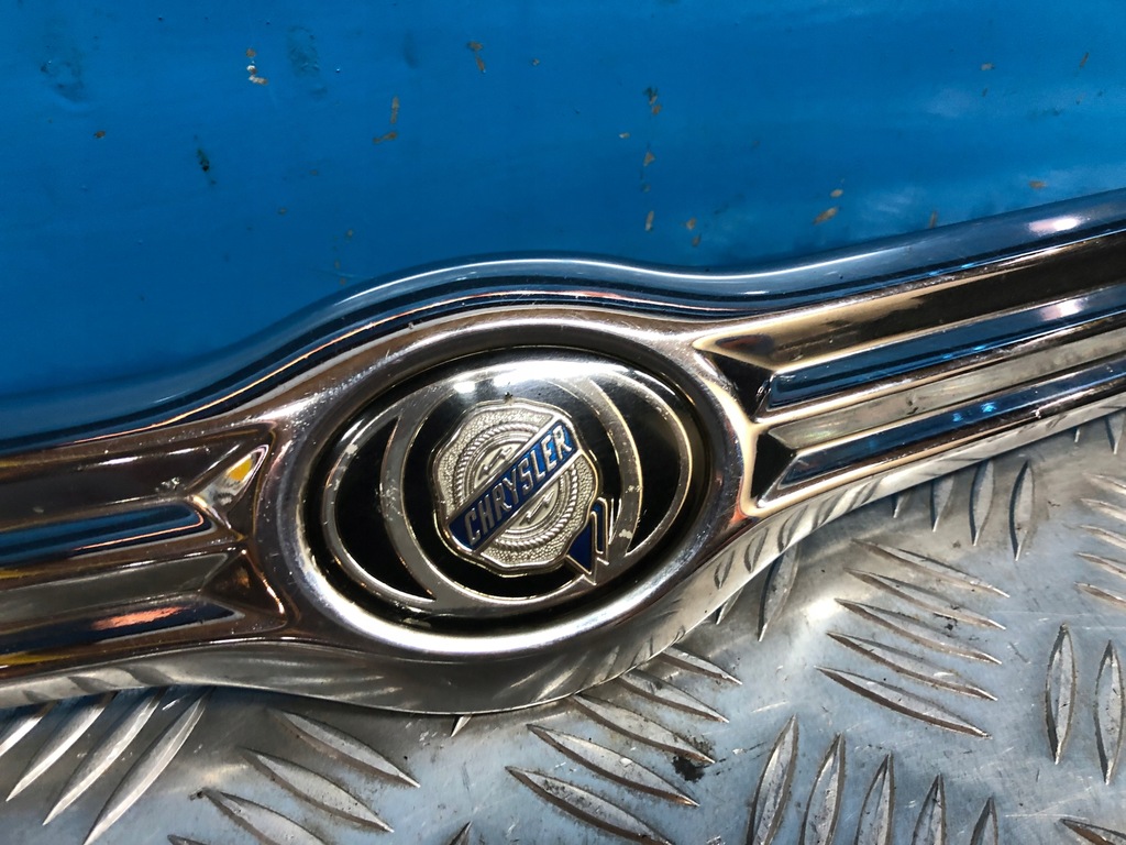 фото №4, Chrysler pacifica i 03- решітка радіатора емблема капот 04857662ad
