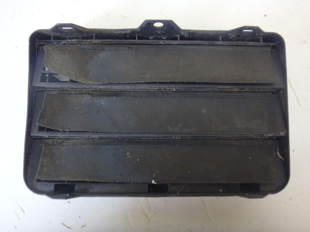 фото №5, Воздухоотводчик пластик багажника bmw e46 e39 x5 e53