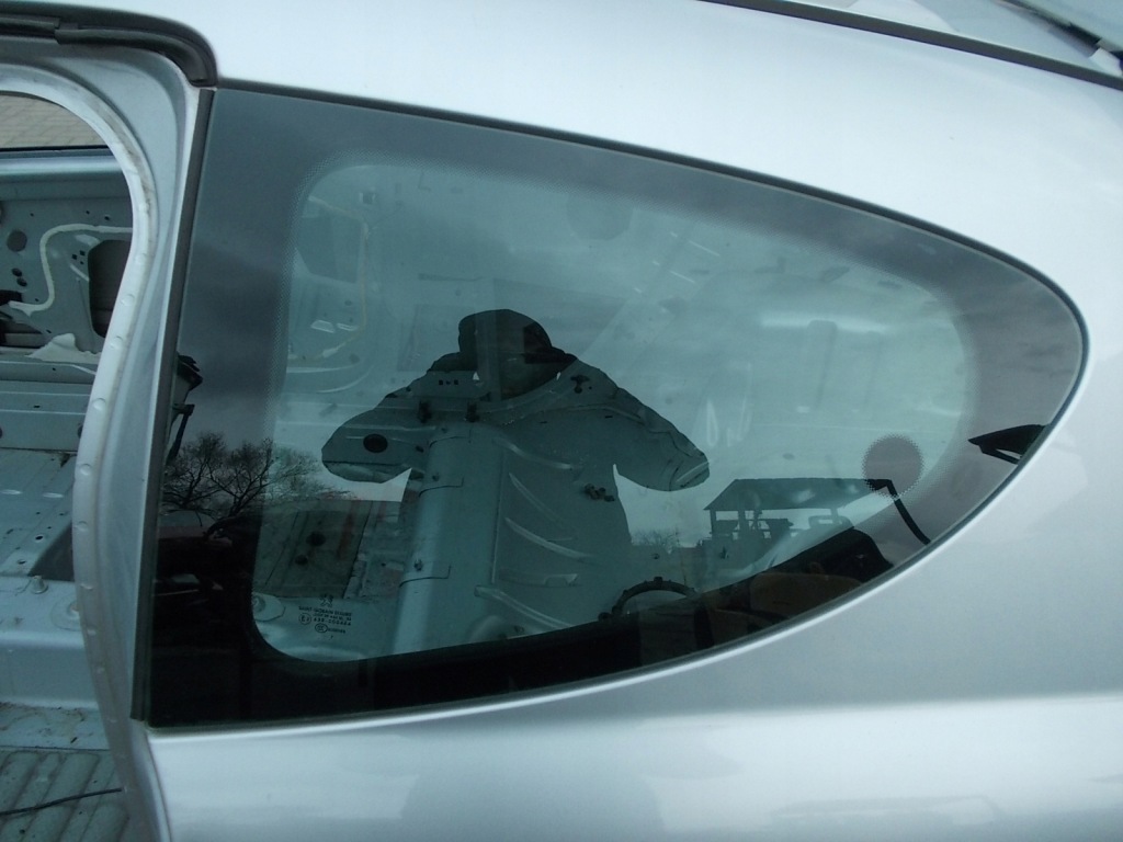 Купить Стекло левое  задняя версия 3 дверь peugeot 207 06-15
