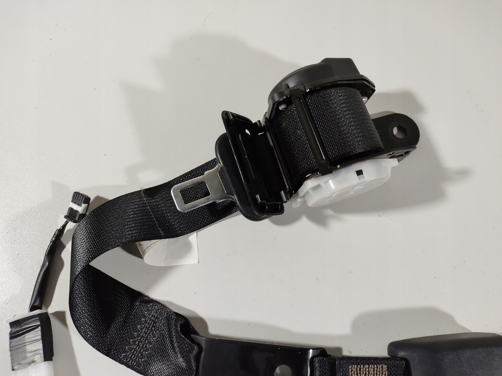 фото №4, Lexus is300h 13r pas безопасности задняя средний