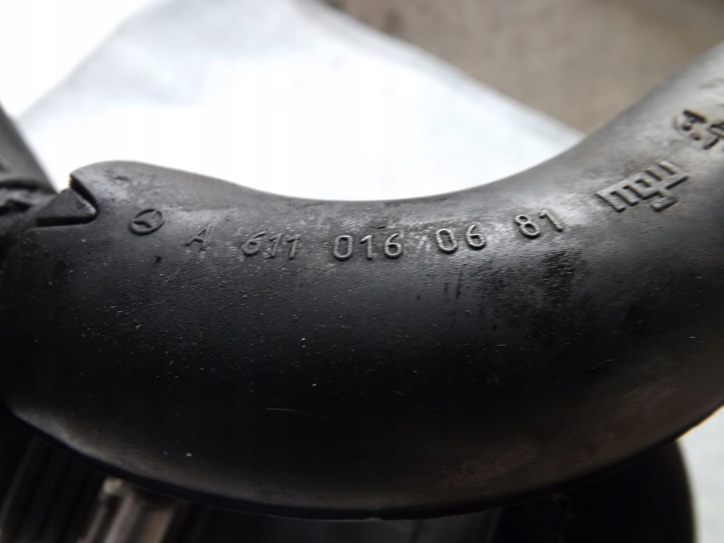 Mercedes c klasa w203 2.2 cdi шланг труба патрубок повітрозабірник повітря a6110160681 в Україні