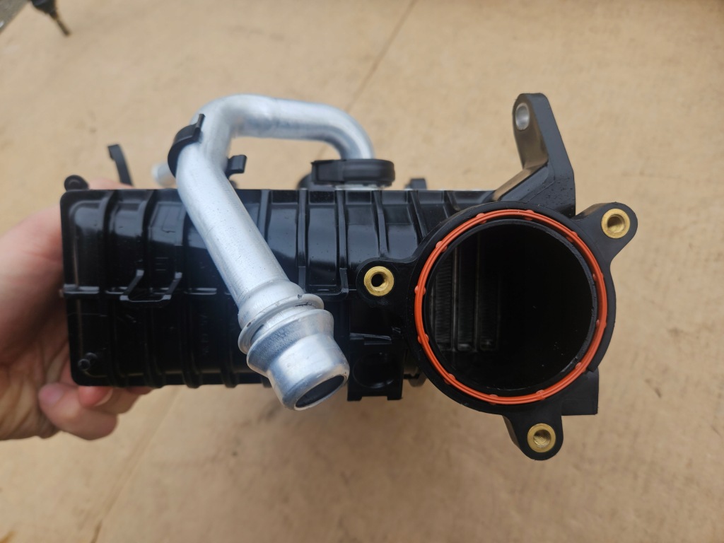 Купить Интеркулер радиатор воздуха mercedes sprinter 907 18- a6540103104