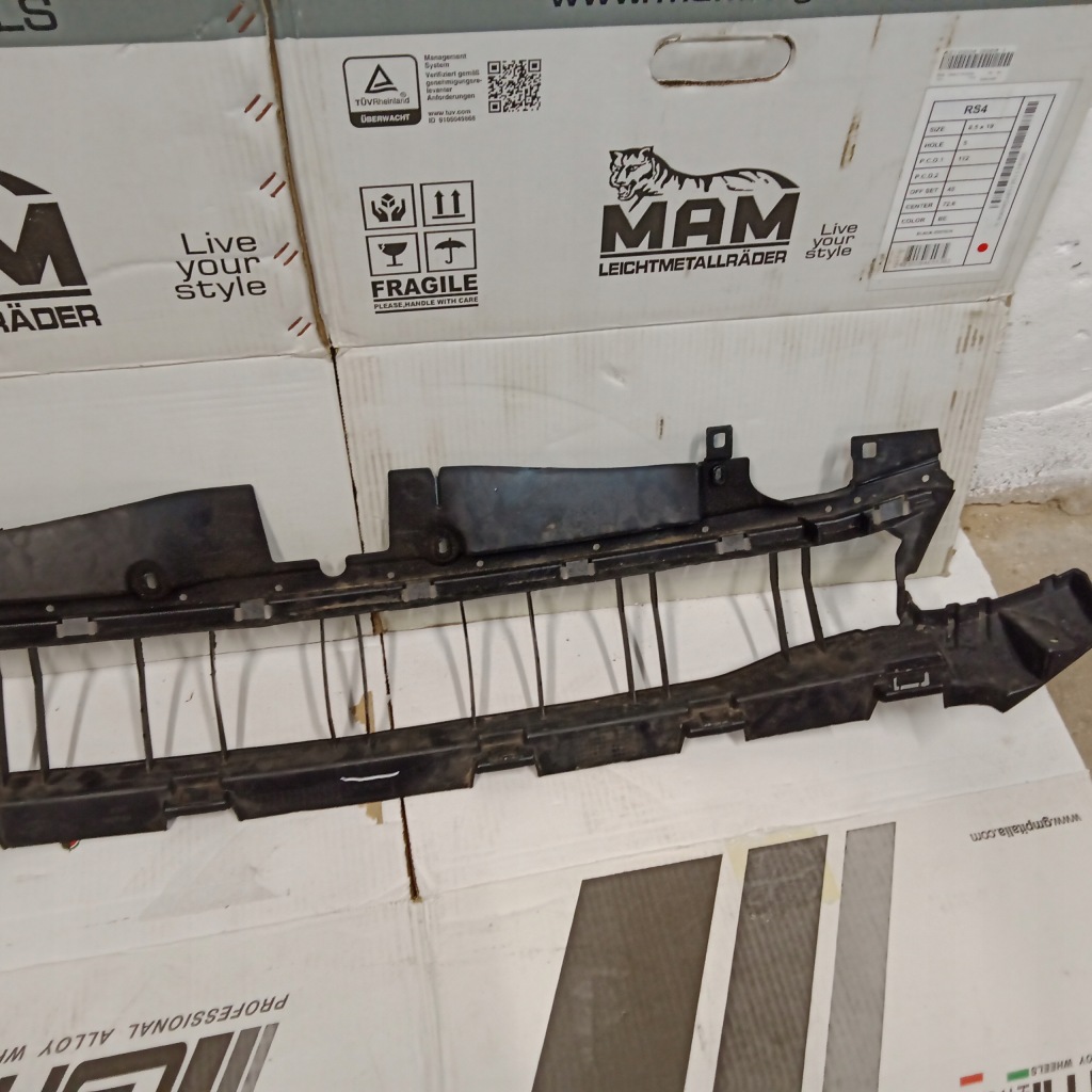 Ford оригінальний номер jx7b-17e778-s решітка бампера перед focus mk4 підсилювач Недорого