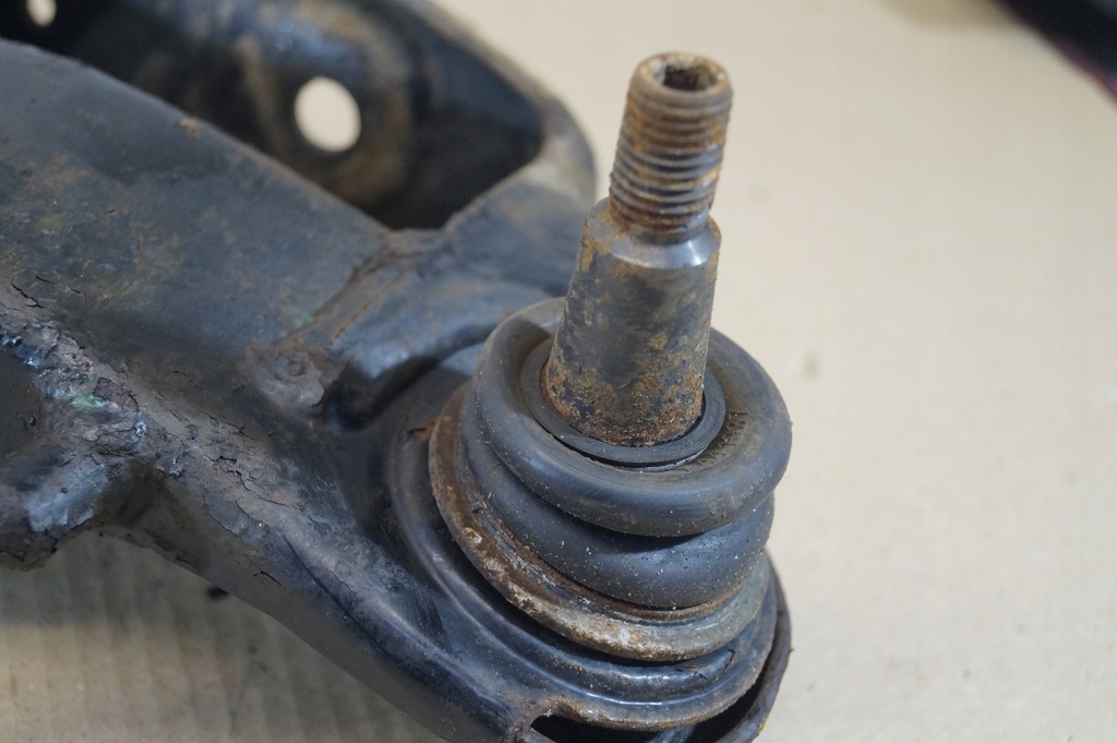 фото №4, Рычаг левый перед land rover discovery iii 2.7