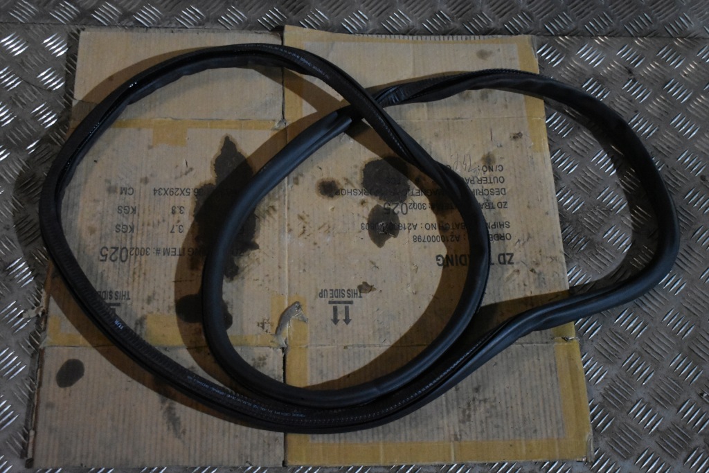 фото №1, Прокладка дверь передняя правая porsche panamera 971 1